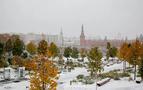 Mevsimin ilk karı Moskova’ya yağdı! Her yer beyaza büründü
