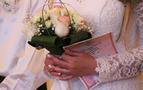 Moskova’da 100 bin çift evlendi; 105 yıllık rekor kırıldı