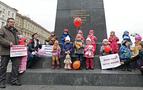 Moskova’da minikler “kreş” protestosunda
