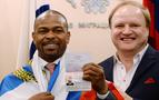 Putin’in söz verdiği ABDli boksör Roy Jones, Rusya pasaportu aldı