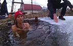 Rusya'da gençler neden buzlu suya giriyor?