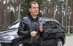 Medvedev, trafik cezalarının 16 bin dolara çıkarılmasını istedi