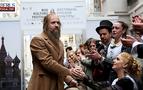 Dostoyevski'nin romanındaki kahramanlar İstanbul'da podyuma çıktı