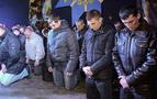 Ukrayna'da Kartal Birliği diz çöküp özür diledi