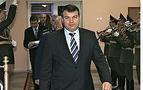 Basın Serdyukov’u görevden aldı, Kremlin yalanladı