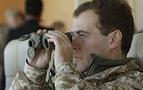 Medvedev, yurt dışına operasyon yetkisini genişleten yasayı onayladı