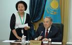 Nazarbayev, Kazakça sınavını geçti