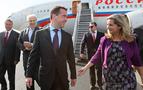 Medvedev APEC zirvesi için Hawaai’de; Obama ile füze ve DTÖ üyeliğini görüşecek 