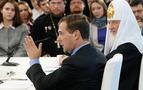 Medvedev: Ortodoks kilisesi 20 yılda olağanüstü büyüdü 