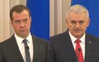 Medvedev ve Yıldırım ortak basın toplantısı düzenledi: İşçi yasağı devam edecek