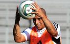 Anzhi antrenörü: Carlos gözyaşları içerisinde futbolu bırakacağını söyledi