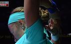 Rus tenisçi Kuznetsova, maç esnasında saçlarını kesti