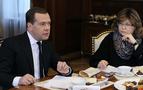 Medvedev: Kıbrıs yerel mali krizleri tetikleyebilir