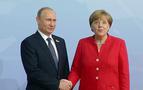Merkel'den Putin'e 'güleryüzlü' karşılama