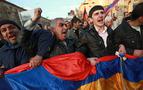 Ermenistan Rusya'ya değil, hükümete tepkili