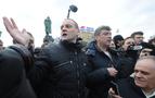 Hapisten çıktı Putin karşıtı gösteri için meydana gitti; polis 20 eylemciyi gözaltına aldı