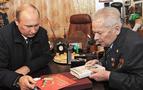 Putin, Kalaşnikov’u ziyaret etti; yeni model silahları inceledi