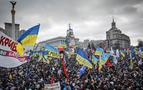 Ukrayna'da "milyonlar" meydanı doldurdu, hükümetin istifasını istedi