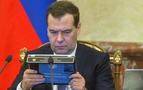 Medvedev: Ukrayna sivil savaşın eşiğinde, bir kez daha kan aktı