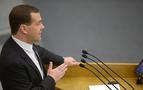 Medvedev: Kırım nedeni ile üçlü baskı altındayız