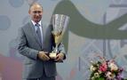 Putin çok çocuklu aileler spor yarışmasında ödül dağıttı