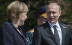 Merkel: Rusya’ya yaptırım da devam etsin, işbirliği de