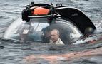 Karadeniz’e dalan Putin: Evde olmak, suyun altında olmaktan iyi