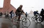 Moskovalılar soğuğa aldırmadan bisiklet sürdü