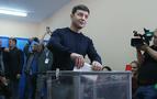 Ukrayna'da Zelenskiy devlet başkanlığına doğru ilerliyor: İlk turda yüzde 30 aldı