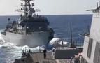 Rus savaş gemisi, Amerikan savaş gemisiyle karşı karşıya geldi -Video