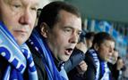 Medvedev eşiyle birlikte Zenit - Shaktar Donetsk karşılaşmasını stadyumda izledi 