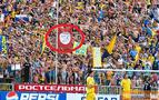 Irkçı davranışta bulunan taraftarlar Anzhi maçında muz resimli pankart açtı