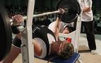 Schwarzenegger, powerlifting’te dünya rekoru kıran Rus bayan sporcuyu tebrik etti