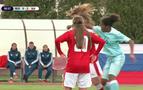 Rusya ile İsviçre milli takımının kadın futbolcuları birbirine girdi: 2 kırmızı kart