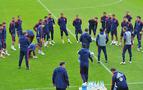 Rusya Milli Futbol Takımı, antrenmanlarını polisin koruması altında yapıyor