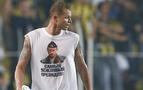 Rus oyuncu, Fenerbahçe maçında Putin tişörtü giydi