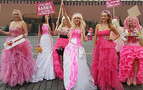 Kızıl Meydan’da ‘Barbie bebek’ protestosu - VIDEO