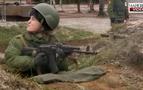 Acemi Rus bayan askerin otomatik silahla imtihanı