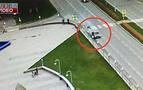 Aracın çarptığı vatandaş havada defalarca takla attı