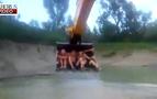 Rus köylülerin “aqua park” eğlencesi kamerada