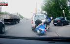 Rusya’da motorcu kazaları kameraya yansıdı