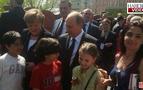 Putin ve Merkel, Türk çocuklar ve turistlerle fotoğraf çektirdi