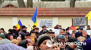 Gagavuzya, Kişinev'in Baskısına Karşı Ayakta