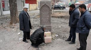 Rus komutanın anıt mezarı Kars'ı karıştırdı