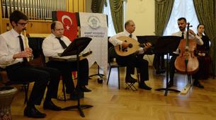 Türk klasik müzikli terapi konseri Moskovalı sanatseverleri büyüledi