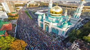 Rusya'da 20 Milyon Müslüman Bayramı Kutluyor: Camiler Dolup Taştı