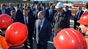 Putin, Rusya'yı Kırım'a entegre edecek köprüyü ziyaret etti