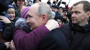 Putin kesenin ağzını açtı, 43 milyon emekliye para yardımı başladı