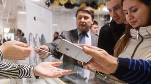 Apple rublede yaşanan düşüş nedeni ile Rusya satışlarını durdurdu