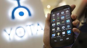 Rusya’nın akıllı telefonu Yotaphone 2 Çin pazarına girdi
